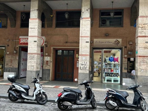 locale commerciale in vendita a Castellammare di Stabia in zona Centro Città
