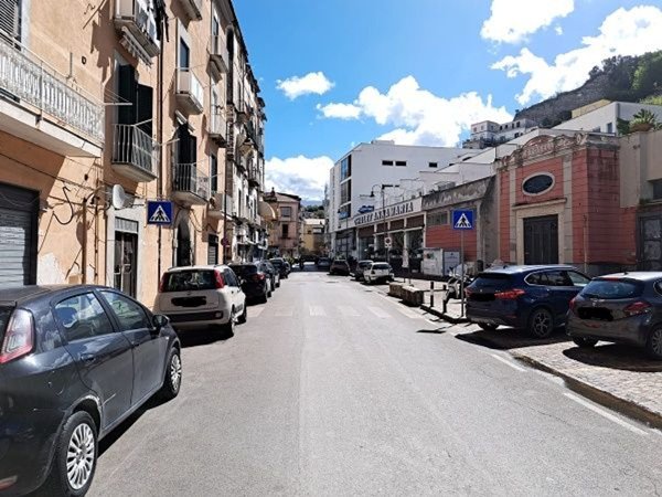 locale commerciale in vendita a Castellammare di Stabia