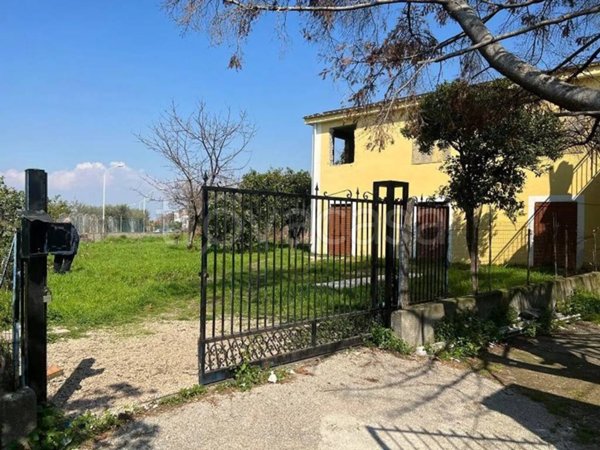 casa indipendente in vendita a Castellammare di Stabia in zona Varano