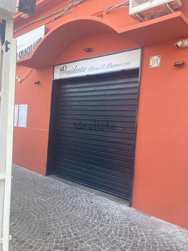 locale commerciale in vendita a Castellammare di Stabia in zona Centro Città