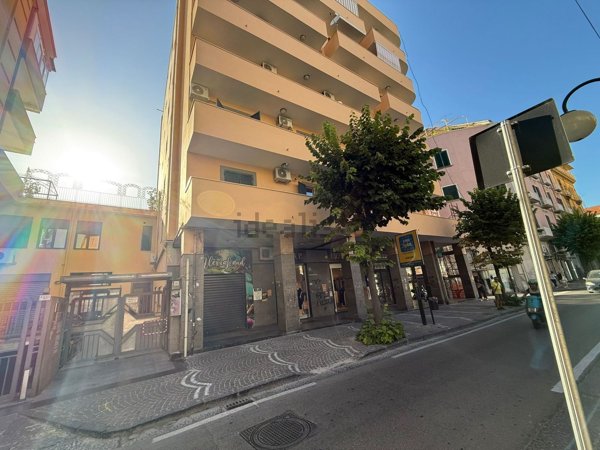 locale commerciale in vendita a Castellammare di Stabia