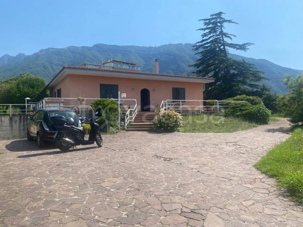 casa indipendente in vendita a Castellammare di Stabia in zona Varano