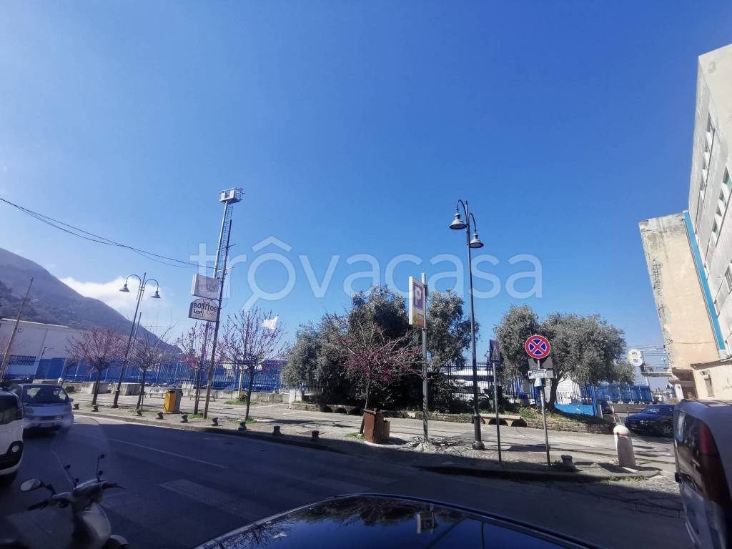negozio in vendita a Castellammare di Stabia in zona Centro Città