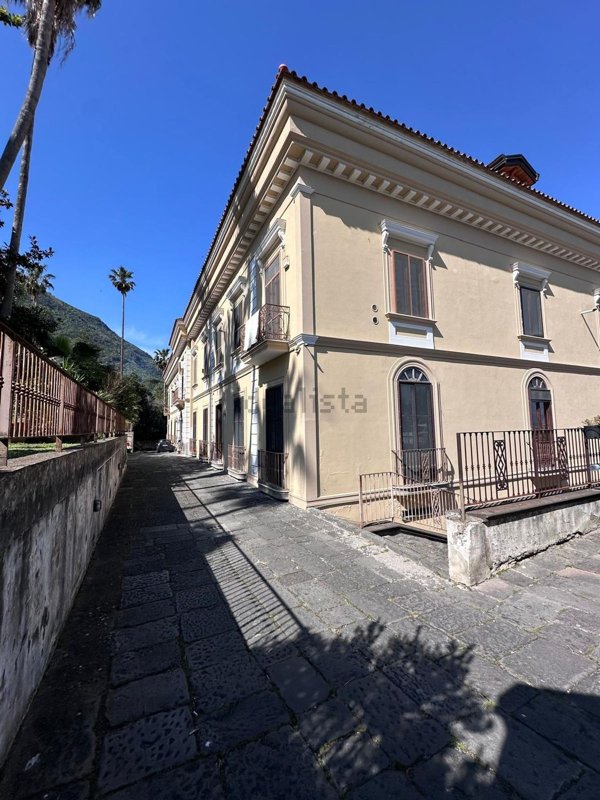 appartamento in vendita a Castellammare di Stabia in zona Quisisana