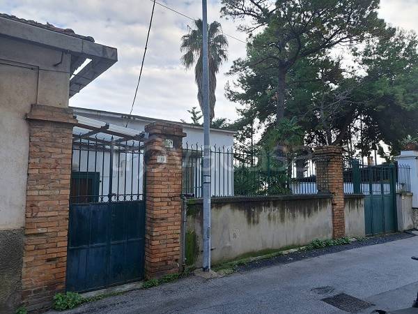 casa indipendente in vendita a Castellammare di Stabia in zona Fratte