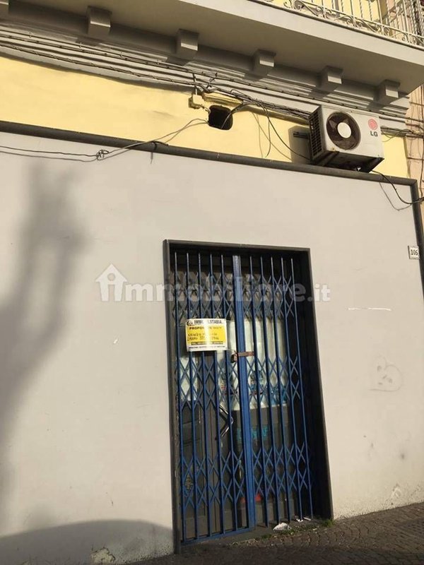 locale commerciale in vendita a Castellammare di Stabia in zona Centro Città