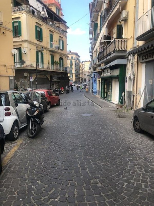 locale commerciale in vendita a Castellammare di Stabia in zona Centro Città