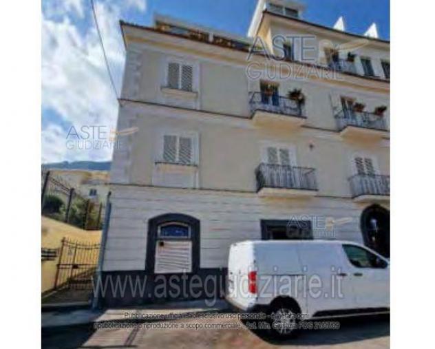 locale commerciale in vendita a Castellammare di Stabia in zona Fratte