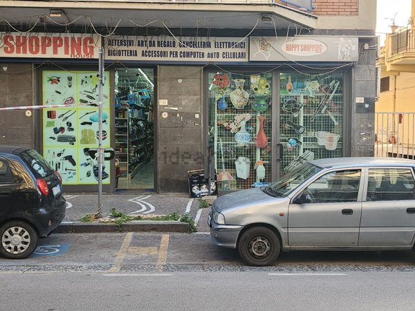 locale commerciale in vendita a Castellammare di Stabia