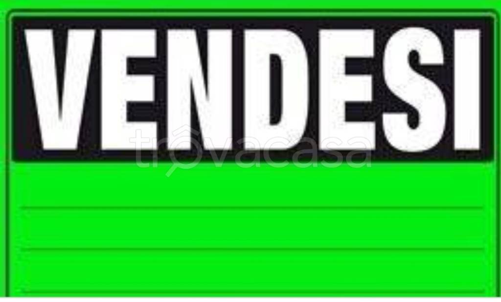 locale commerciale in vendita a Castellammare di Stabia