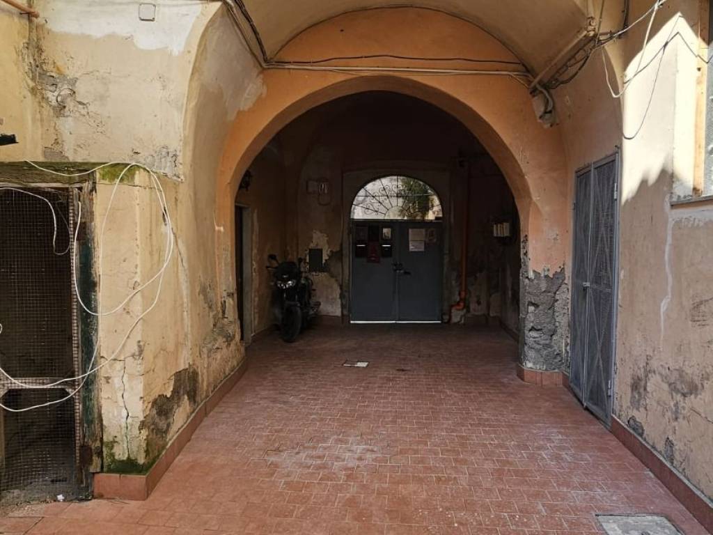 intera palazzina in vendita a Castellammare di Stabia in zona Privati