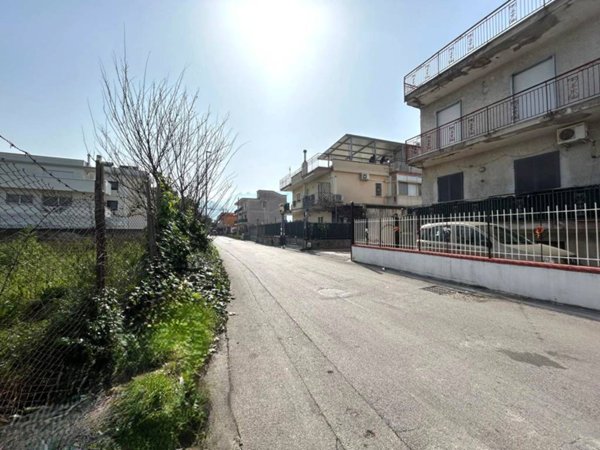 locale commerciale in vendita a Castellammare di Stabia