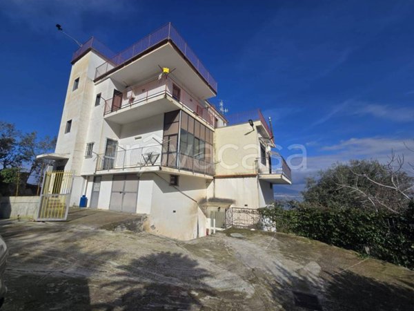 casa indipendente in vendita a Castellammare di Stabia in zona Pozzano