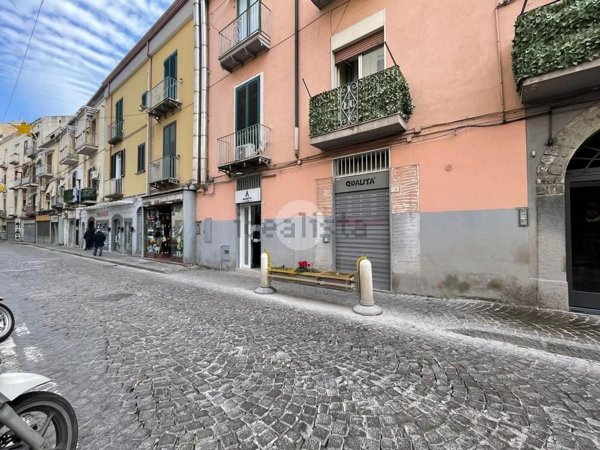 locale commerciale in vendita a Castellammare di Stabia