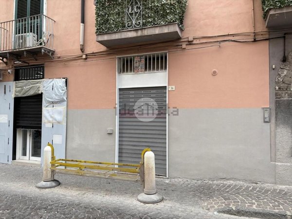 locale commerciale in vendita a Castellammare di Stabia
