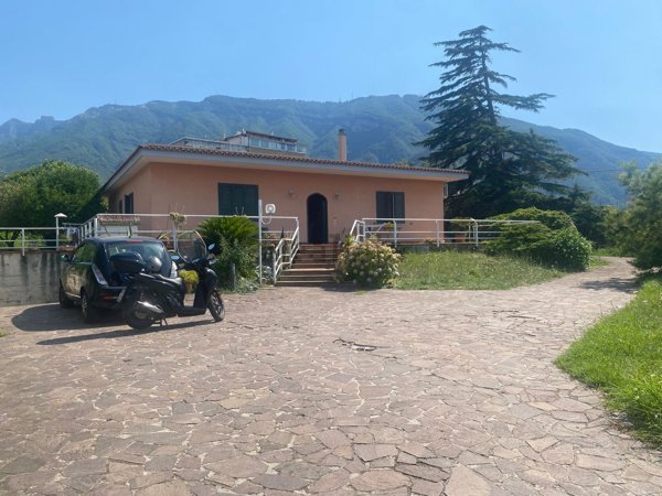 appartamento in vendita a Castellammare di Stabia in zona Varano