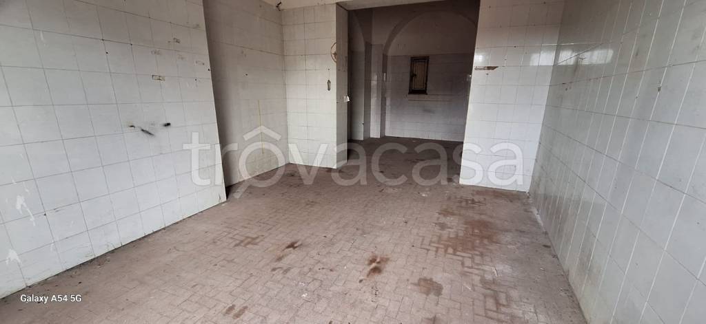 locale commerciale in vendita a Castellammare di Stabia