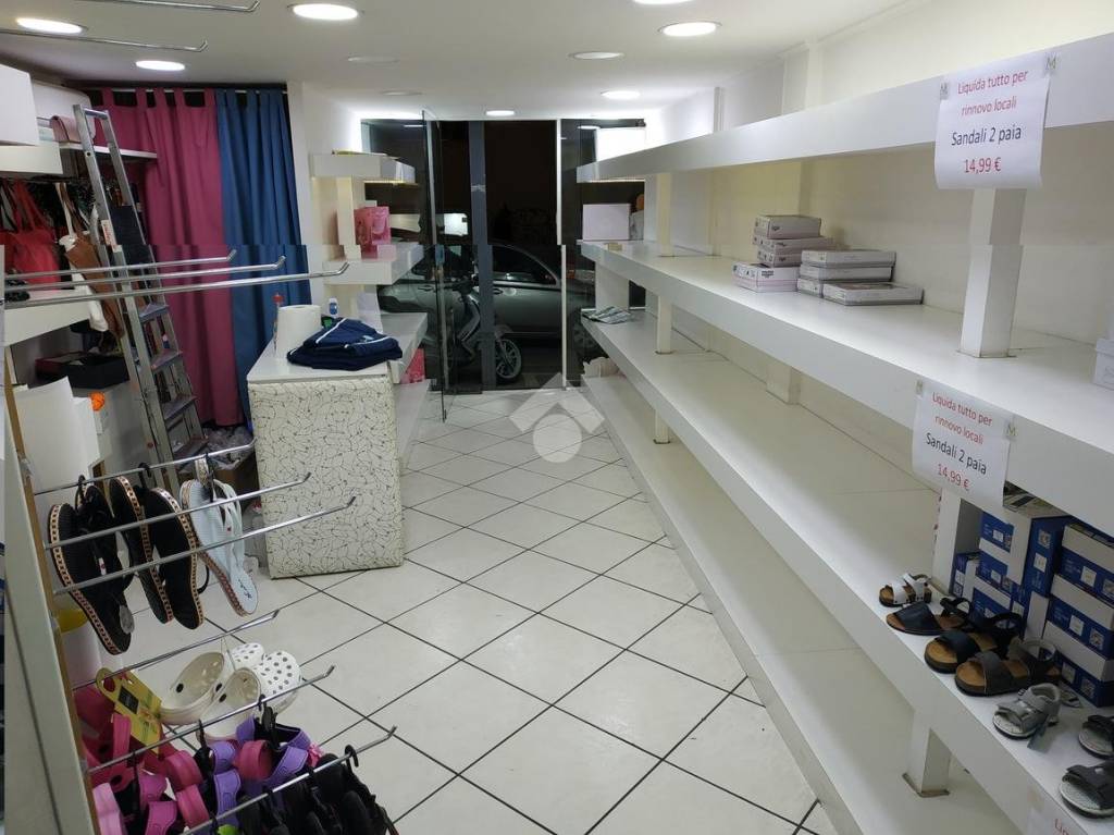 negozio in vendita a Castellammare di Stabia