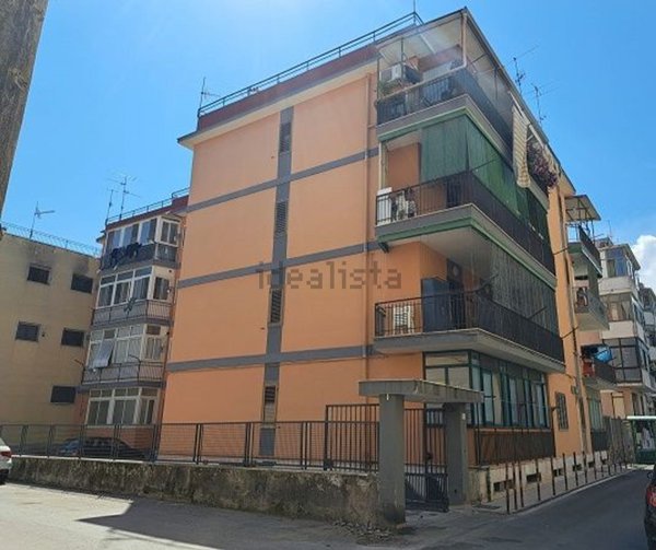 appartamento in vendita a Castellammare di Stabia in zona Varano