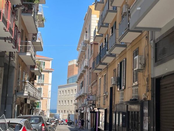negozio in vendita a Castellammare di Stabia in zona Centro Città