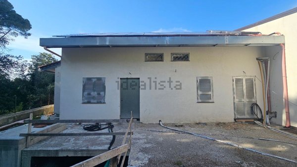 casa indipendente in vendita a Castellammare di Stabia in zona Fratte
