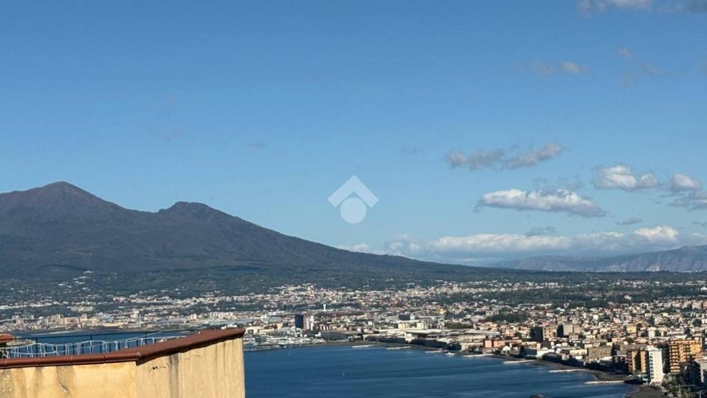 appartamento in vendita a Castellammare di Stabia in zona Quisisana
