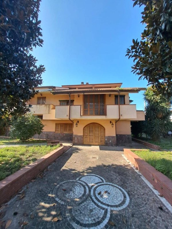 casa indipendente in vendita a Castello di Cisterna