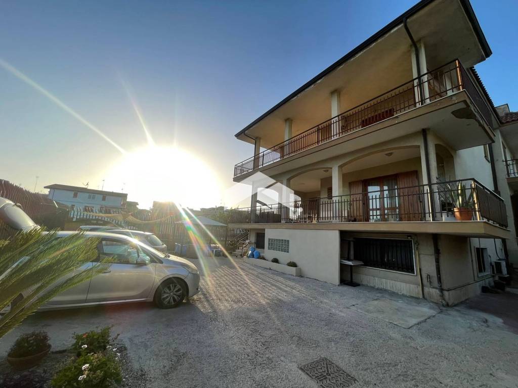 casa indipendente in vendita a Castello di Cisterna