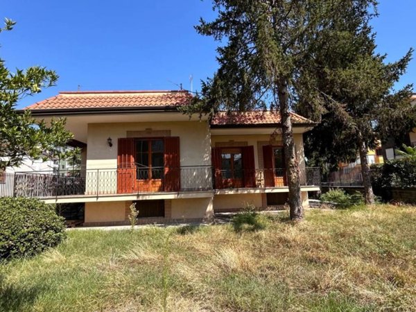 casa indipendente in vendita a Castello di Cisterna