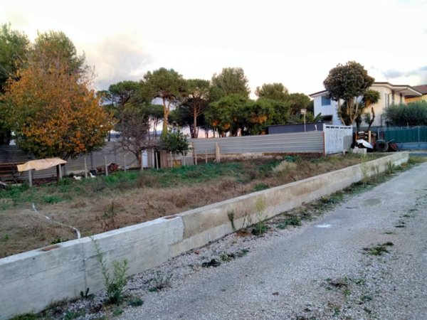 capannone in vendita a Castello di Cisterna