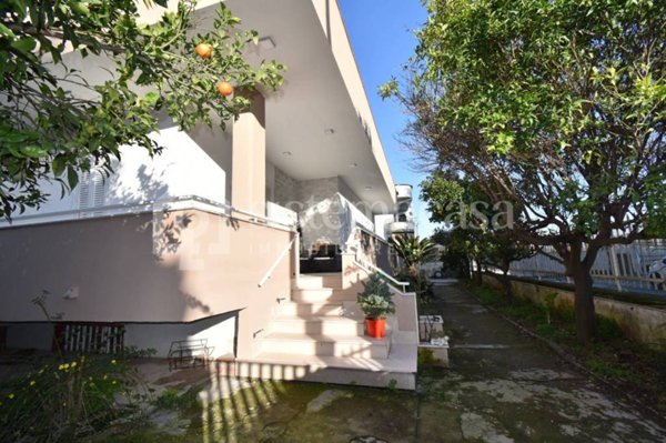 casa indipendente in vendita a Castello di Cisterna