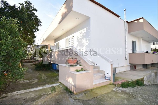 casa indipendente in vendita a Castello di Cisterna
