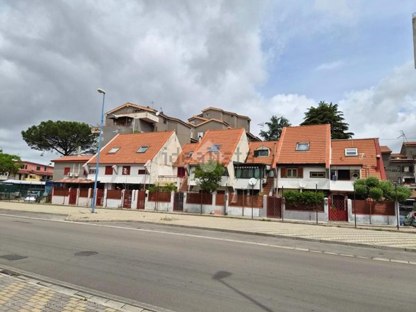 casa indipendente in vendita a Castello di Cisterna