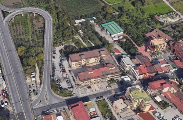 locale commerciale in vendita a Cercola