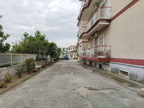 locale commerciale in vendita a Cercola