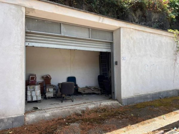 locale di sgombero in vendita a Cercola