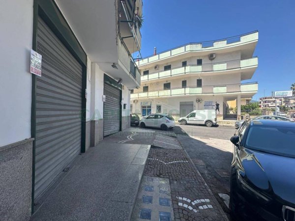 locale commerciale in vendita a Cercola
