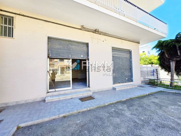 locale commerciale in vendita a Cercola