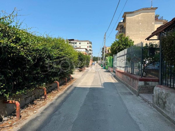 locale di sgombero in vendita a Cercola