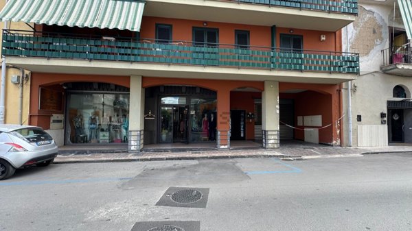 locale commerciale in vendita a Cicciano