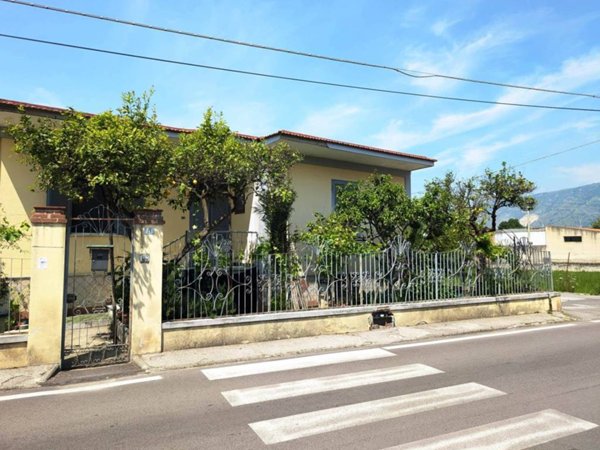 casa indipendente in vendita a Cimitile
