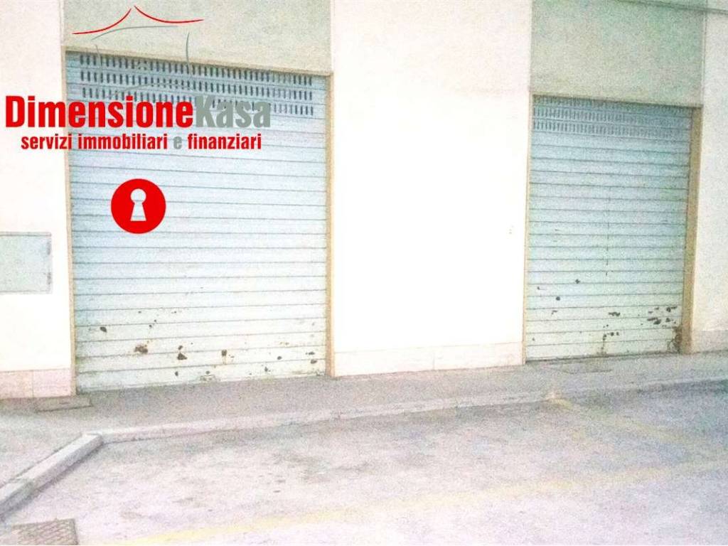 locale commerciale in vendita a Cimitile