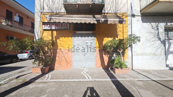 locale commerciale in vendita a Cimitile