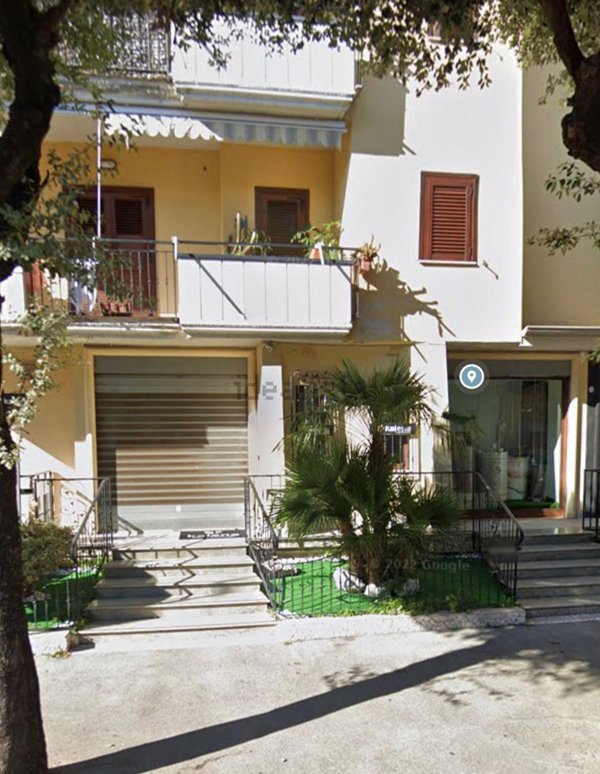 locale commerciale in vendita a Cimitile