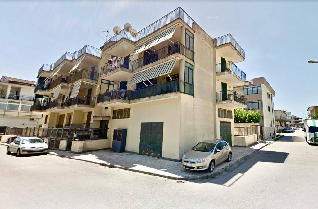 locale commerciale in vendita a Crispano