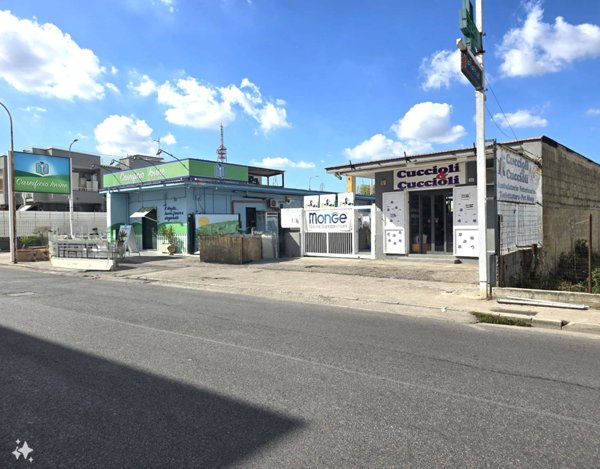 locale commerciale in vendita a Crispano