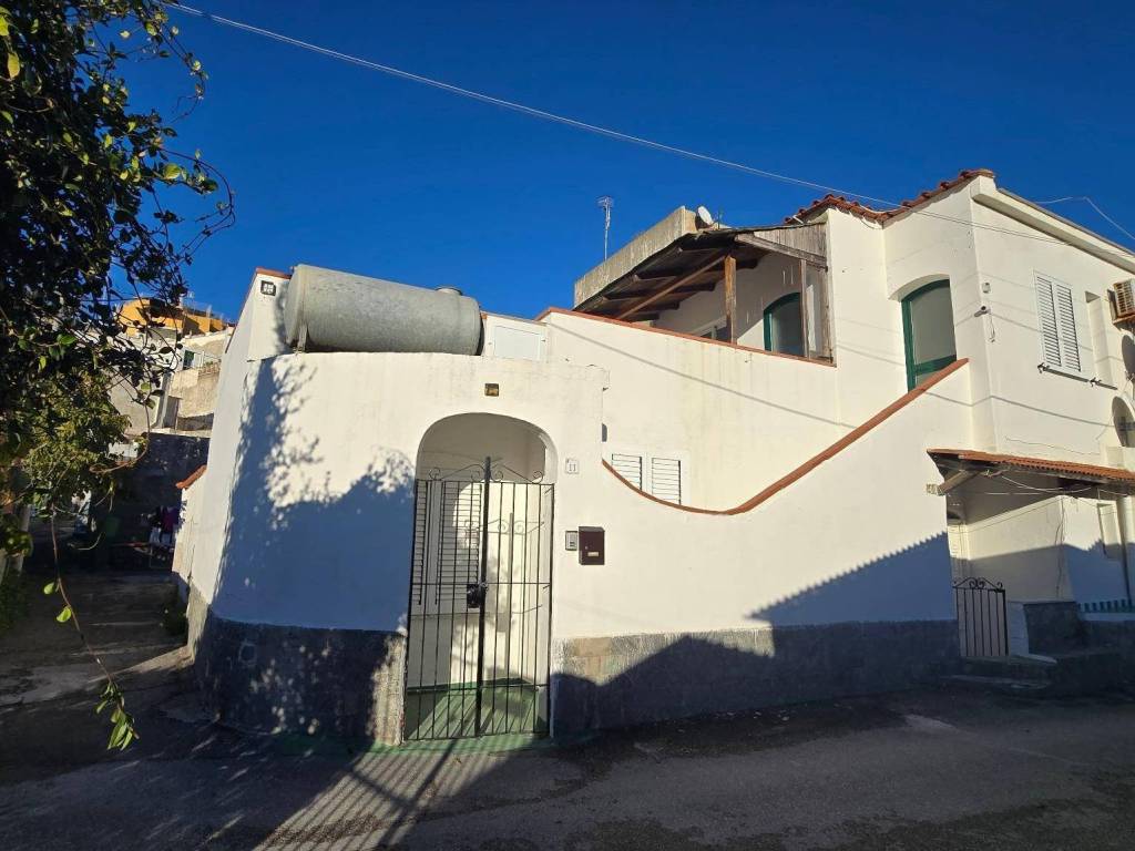 intera palazzina in vendita a Forio