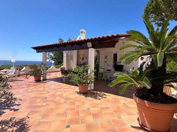 casa indipendente in vendita a Forio