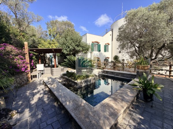 casa indipendente in vendita a Forio