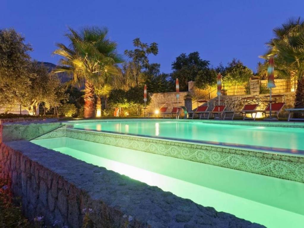 intera palazzina in vendita a Forio